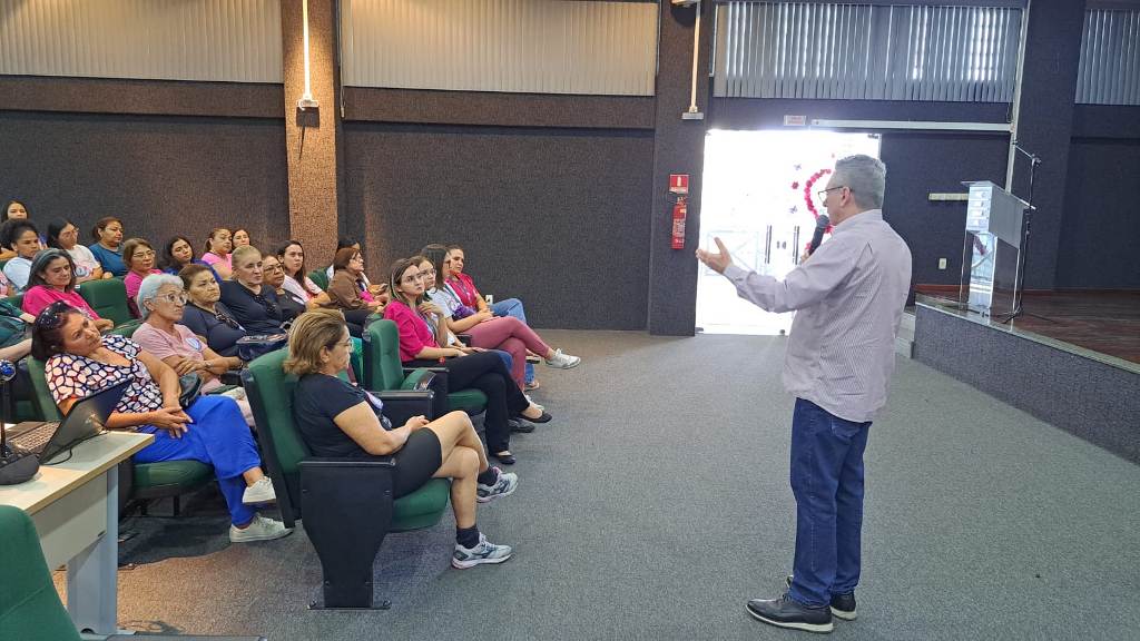 Dr. Emmanuel Filizola realiza palestra no SESI sobre câncer de mama